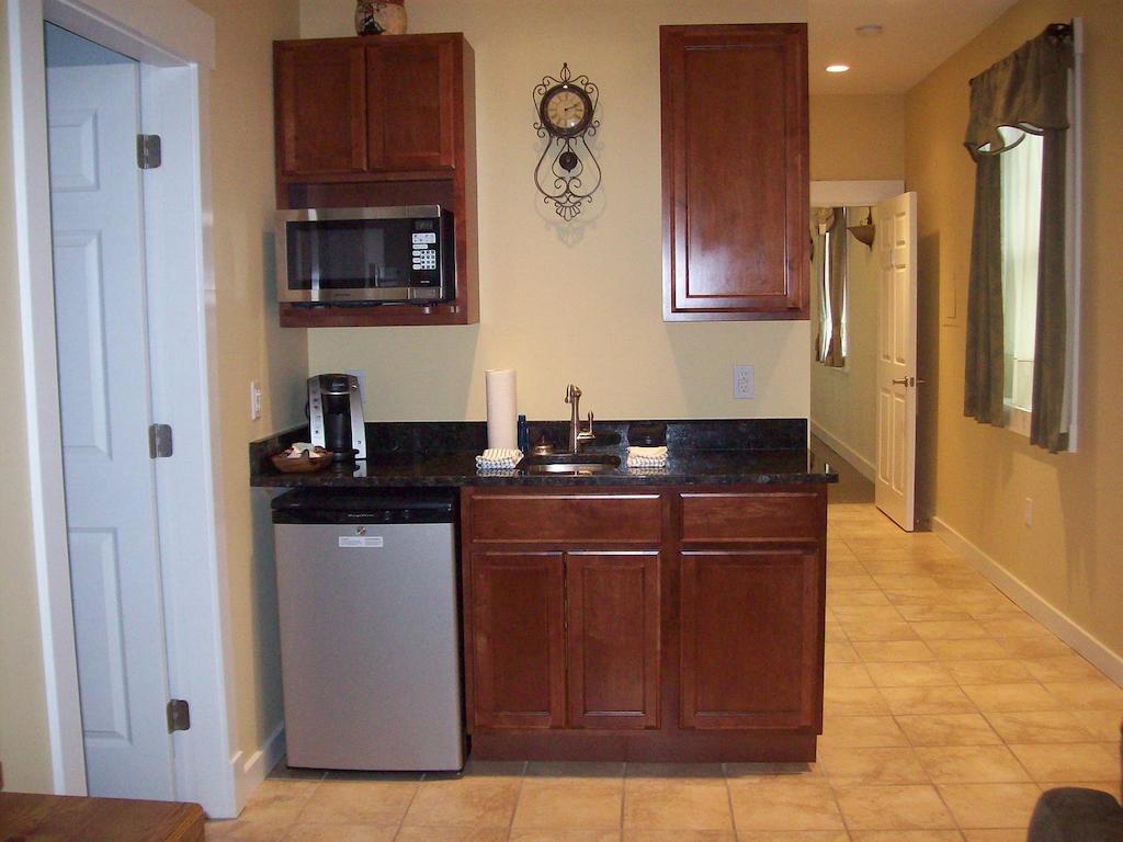 Colonels Suites Northeast Harbor Room photo