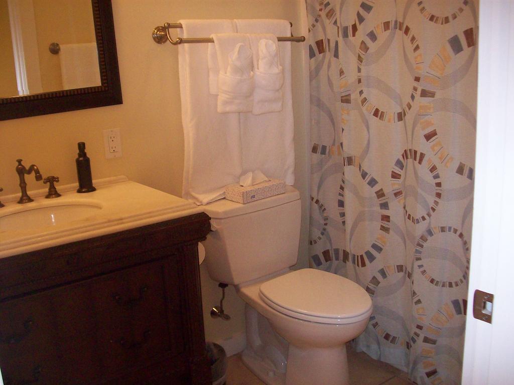 Colonels Suites Northeast Harbor Room photo